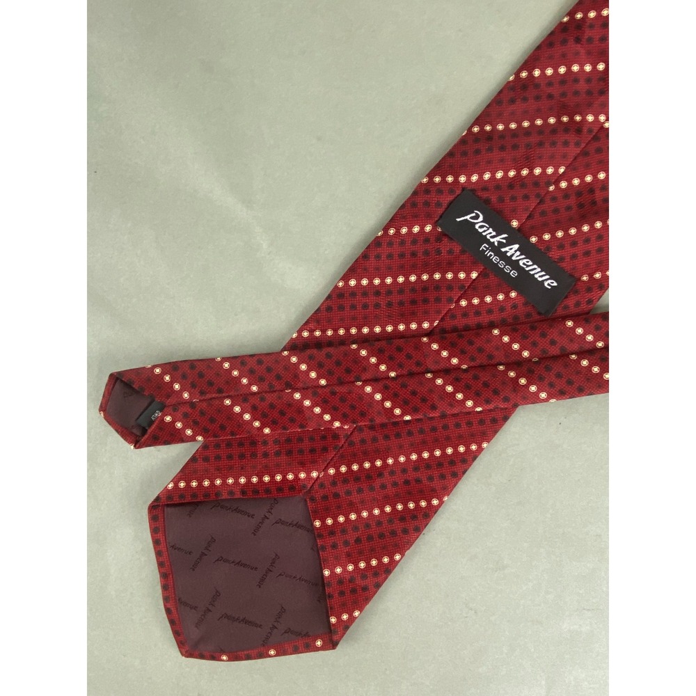 Park Avenue Mens Tie Burgundy Red Geometric Dotted Silk Professional Business - Picture 5 of 7